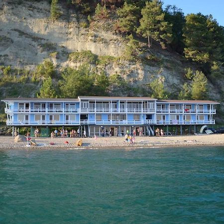 Captain Black Hotel Pitsunda Eksteriør billede